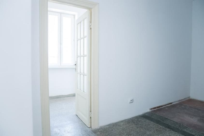 Apartament cu 3 camere circular în P-ța Unirii
