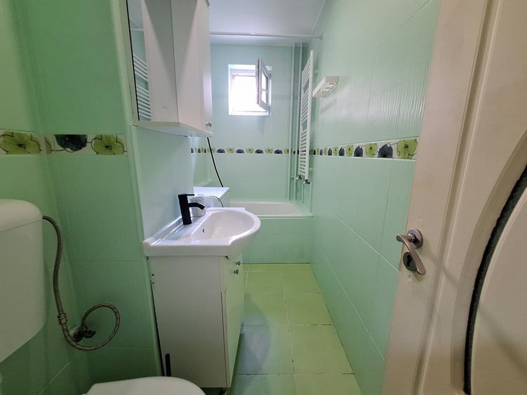 Apartament cu 2 camere semidecomandat, mobilat în Soarelui