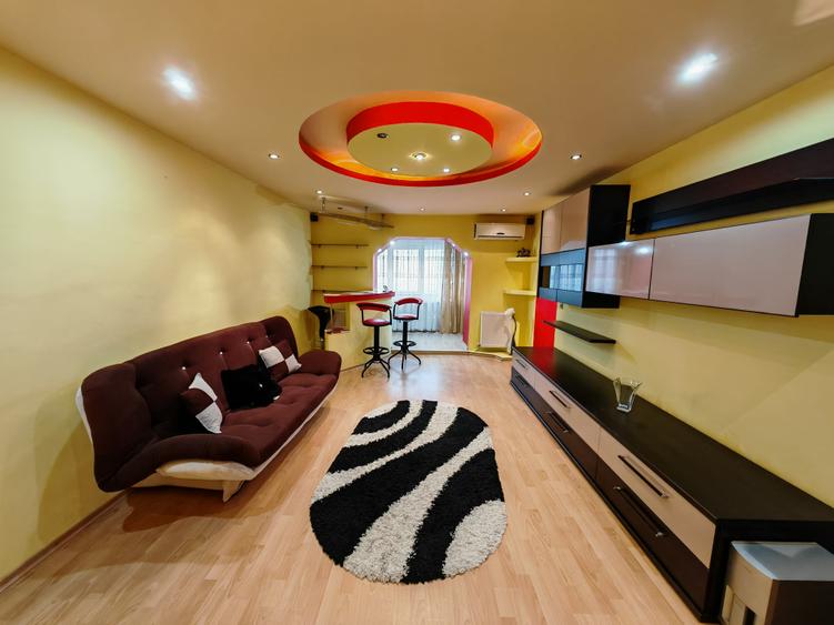 Apartament cu 3 camere decomandat, mobilat în Central