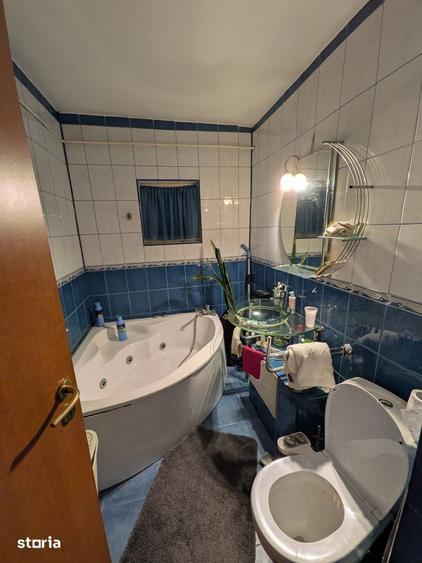 Apartament cu 3 camere decomandat în Calea București
