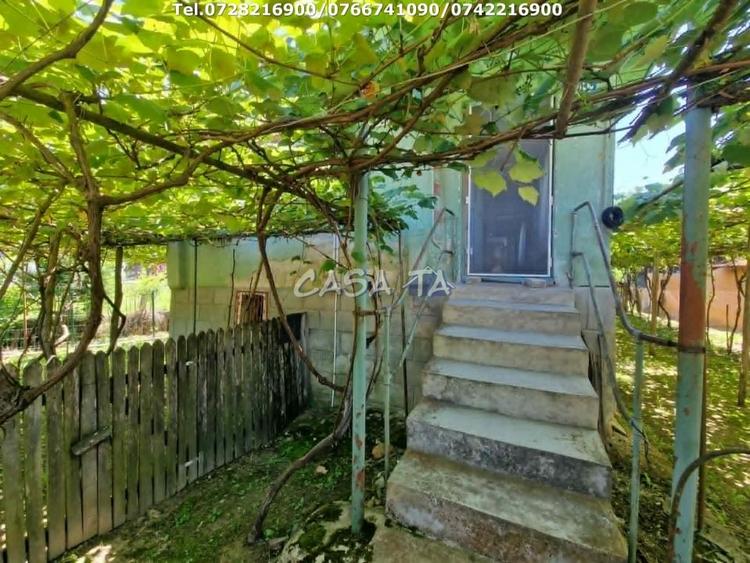 Casă individuală cu 3 camere cu Teren 913 Mp în Central