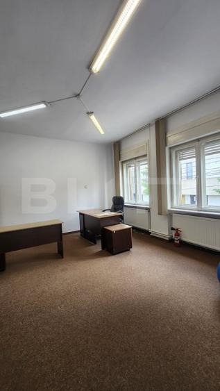 Birou, de 140 mp, în Central