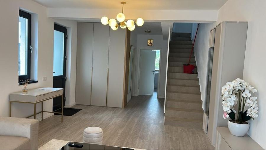 Casă cu 3 camere cu Teren 132 Mp în Sânpetru