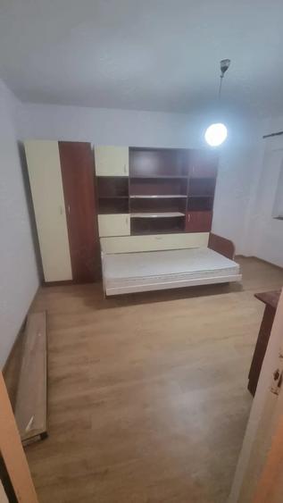 Garsonieră decomandată în Traian