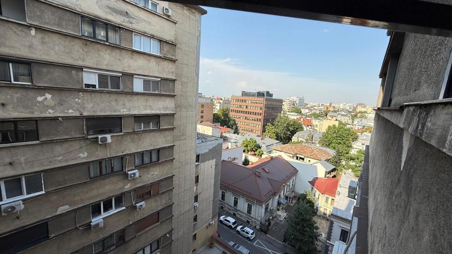 Apartament cu 3 camere semidecomandat, mobilat în Ultracentral