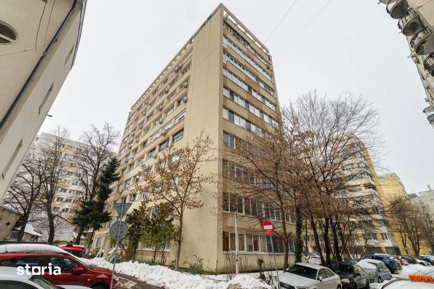 Apartament cu 3 camere semidecomandat, mobilat în Iancului