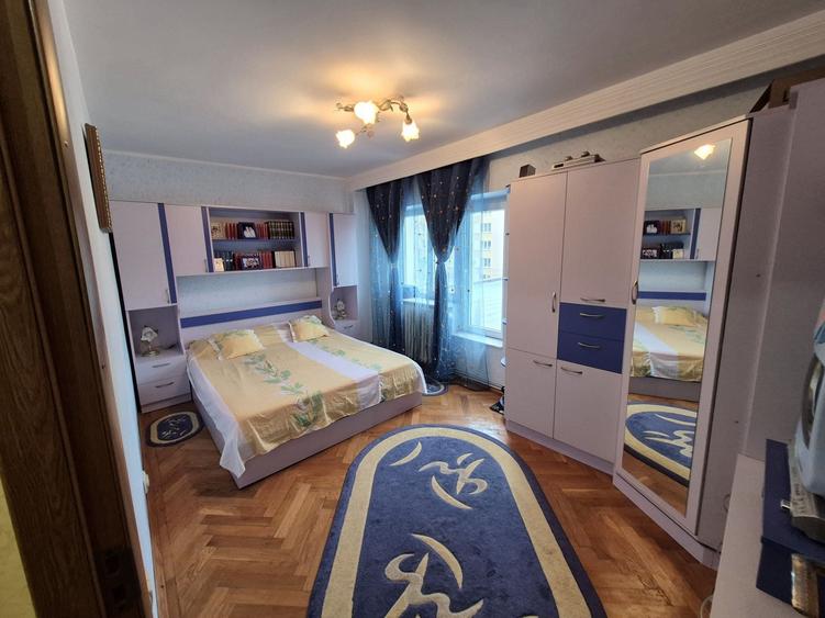 Apartament cu 3 camere decomandat în Central