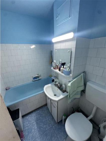 Apartament cu 3 camere decomandat, mobilat în Lipovei