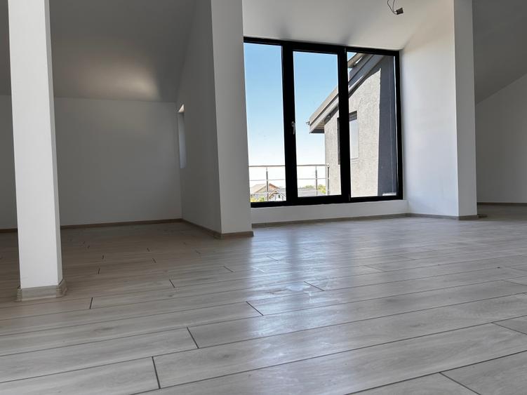 Casă cu 4 camere cu Teren 225 Mp în Periș