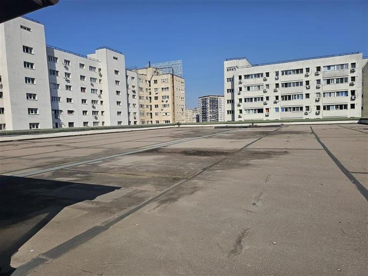 Birou, de 8,263 mp, în Dristor
