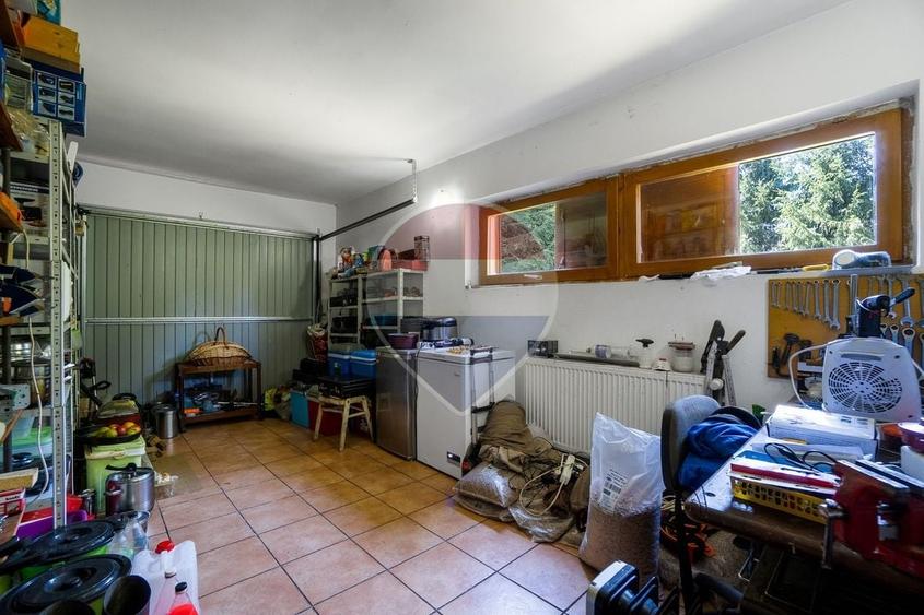 Casă individuală cu 5 camere cu Teren 1204 Mp în Fundata