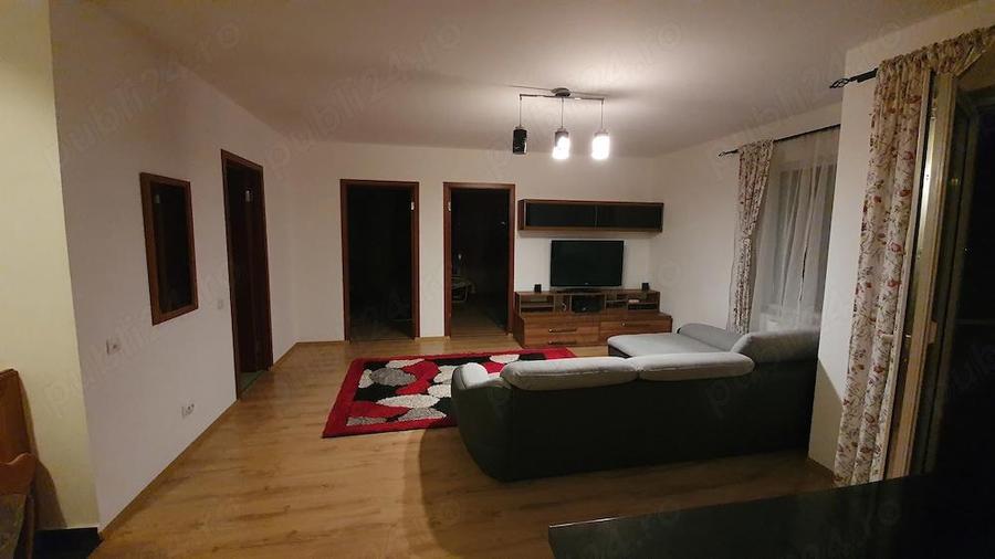 Apartament cu 3 camere decomandat în Florești