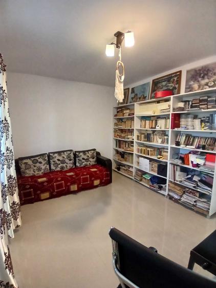 Casă cu 4 camere decomandat în Exterior Vest