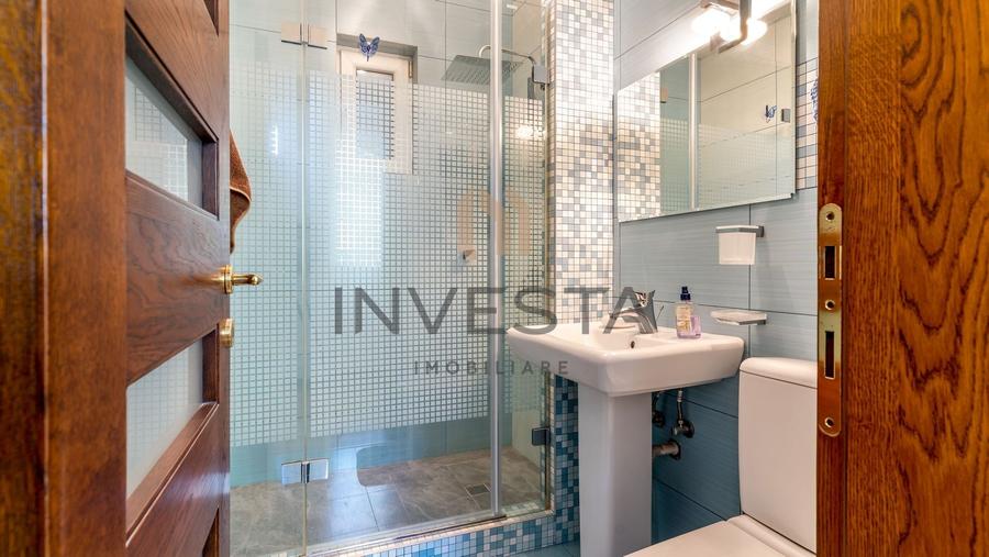 Casă individuală cu 6 camere cu Canalizare în Central
