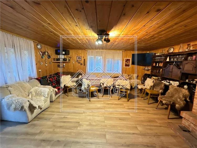 Casă individuală cu 8 camere cu Teren 971 Mp în Cârțișoara