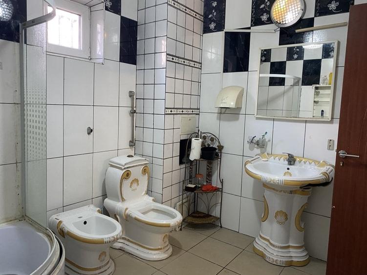 Casă cu 8 camere cu Canalizare în Afumați