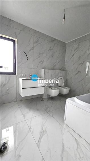 Duplex cu 4 camere cu Canalizare în Bucium