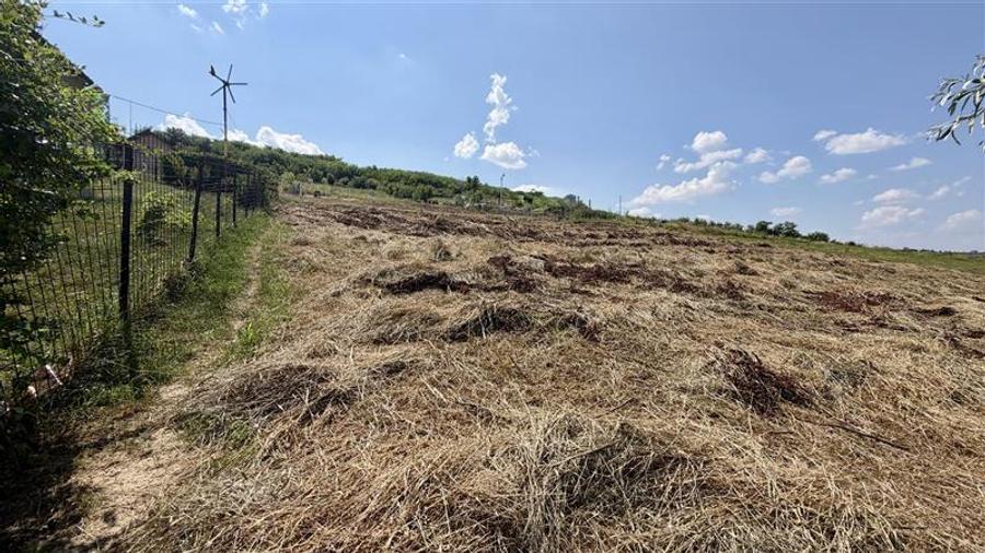 Teren Construcții intravilan de 1500 mp, în Popricani