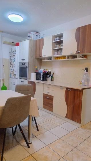 Apartament cu 3 camere semidecomandat în Central