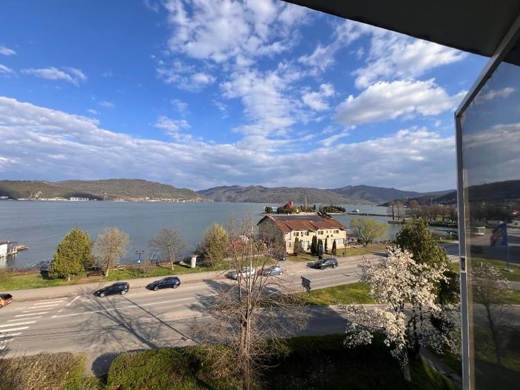 Apartament cu 3 camere decomandat, mobilat în Sud-Vest