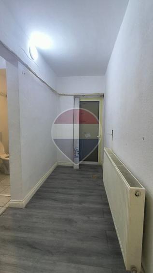 Spațiu comercial, de 60 mp, în Micro 14