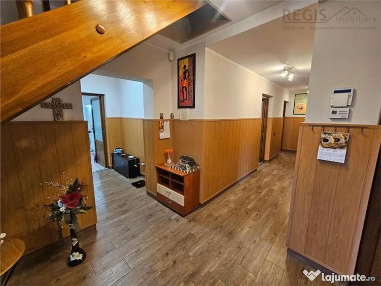 Casă cu 10 camere cu Teren 906 Mp în Centrul Istoric