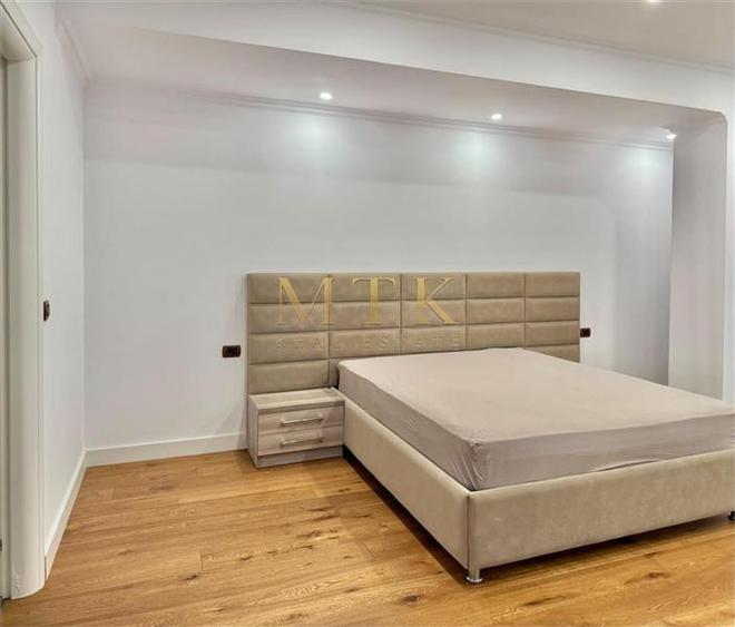 Apartament cu 3 camere decomandat, mobilat în Arcul de Triumf