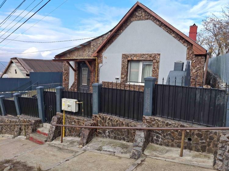 Casă cu 3 camere în Central