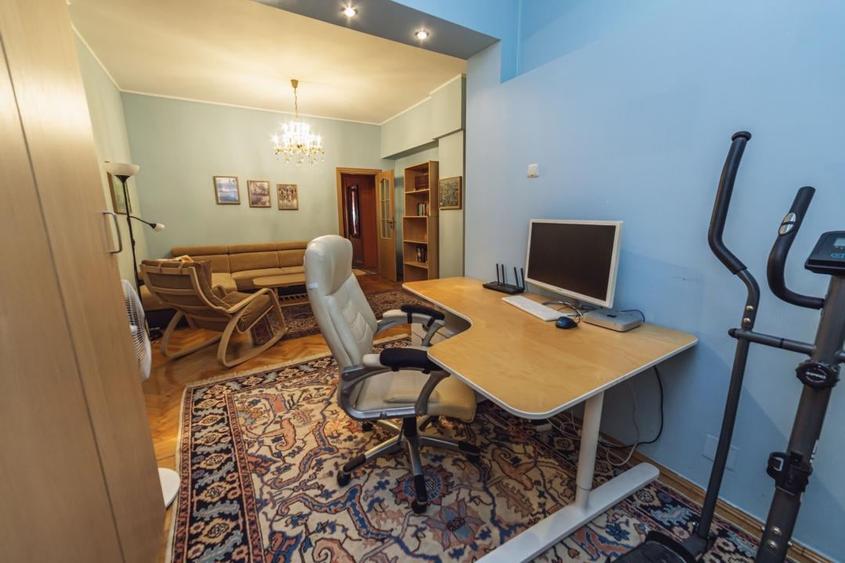 Apartament cu 4 camere decomandat, mobilat în Cișmigiu