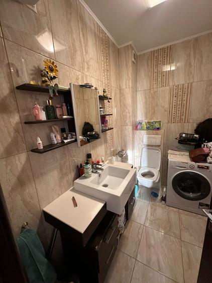 Apartament cu 3 camere decomandat în Energia