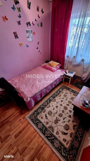 Apartament cu 3 camere decomandat în Cetate