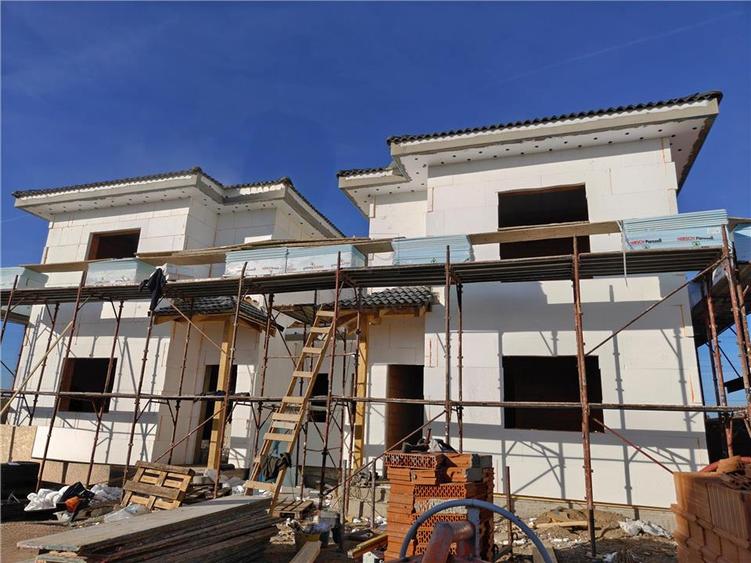 Duplex cu 4 camere cu Canalizare în Moșnița Nouă