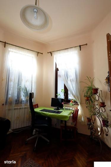 Casă cu Canalizare în Centrul Civic