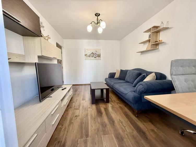 Apartament cu 3 camere decomandat în Astra