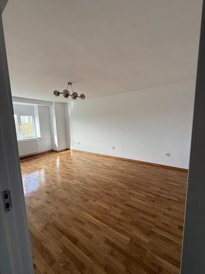 Apartament cu 3 camere decomandat în Timpuri Noi