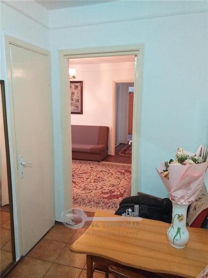 Apartament cu 2 camere semidecomandat, mobilat în Podu Roș
