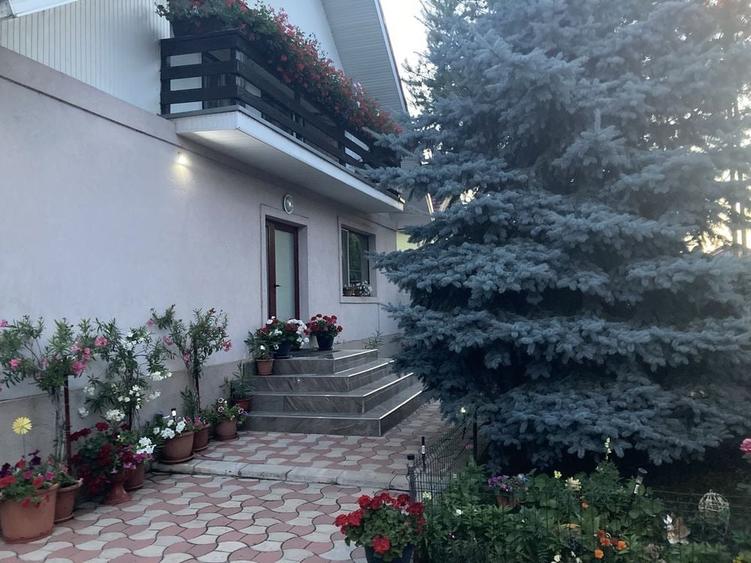 Casă cu 4 camere în Valea Adâncă