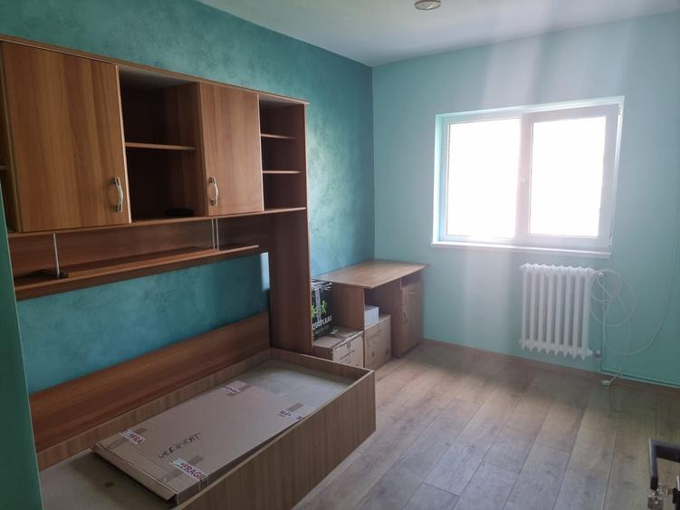 Apartament cu 3 camere decomandat în Metalurgie