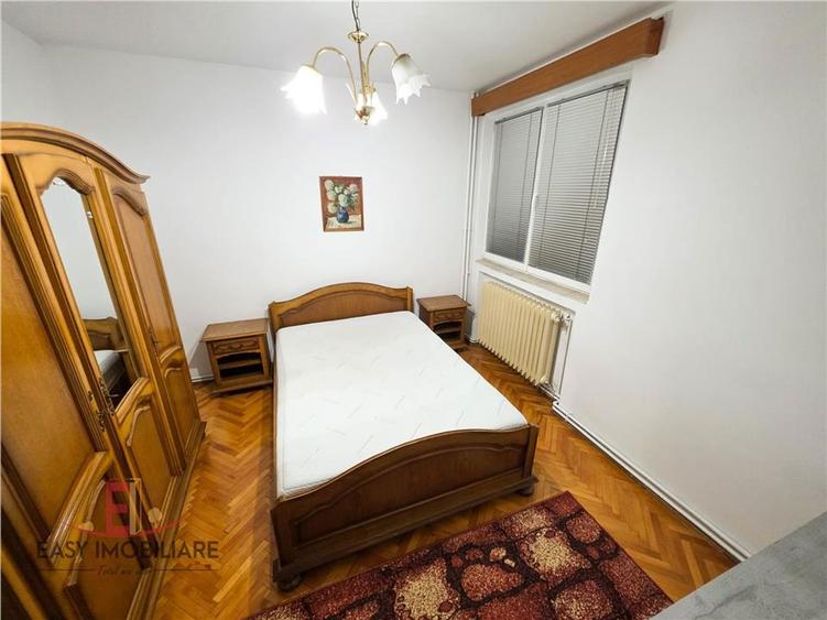 Apartament cu 3 camere decomandat în Cornișa