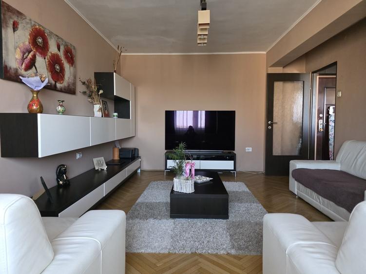 Apartament cu 3 camere în Rogerius
