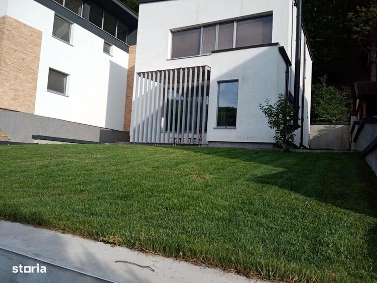 Casă cu 4 camere în Bascov