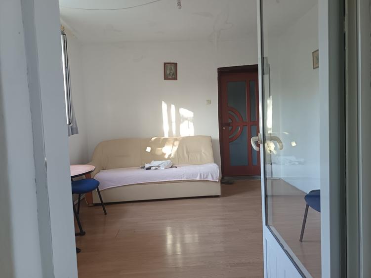 Casă individuală cu 3 camere cu Canalizare în Est