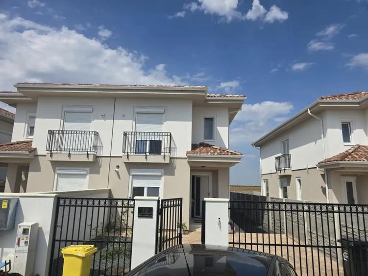 Casă cu 4 camere cu Teren 366 Mp în Sânandrei