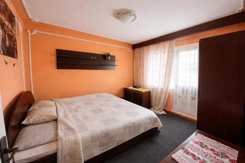 Apartament cu 3 camere decomandat în Nicolina