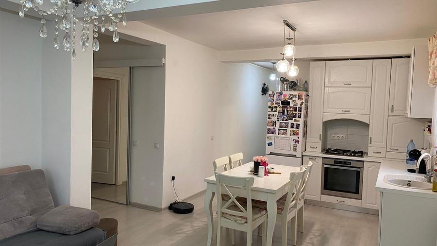 Apartament cu 3 camere semidecomandat, mobilat în Șelimbăr — fotografia 1