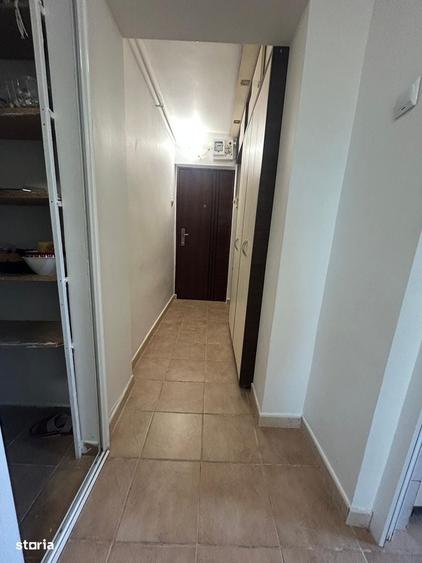 Apartament cu 2 camere decomandat în Hala Centrală