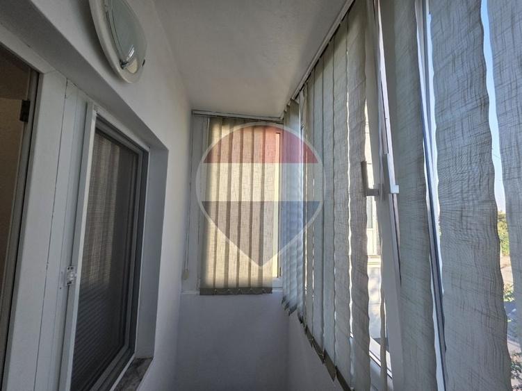 Apartament cu 4 camere decomandat, mobilat în Confecții