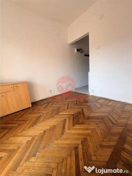 Garsonieră decomandată în Casa de Cultură