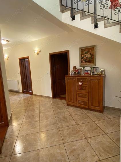 Casă cu 5 camere cu Teren 750 Mp în Giroc