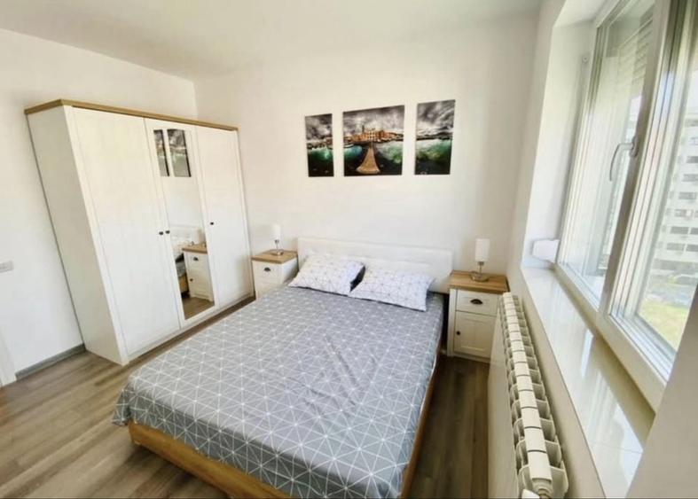 Apartament cu 3 camere semidecomandat în Roșu